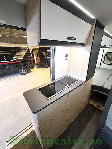 Sun Living V65SL by Adria | Lav km / Ny reg-reim / Langsgående senger / Solcelle / Hengerfeste +++ 17 of 30