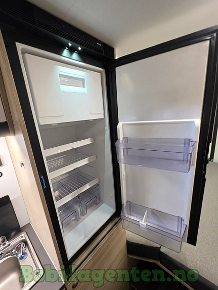 Sun Living V65SL by Adria | Lav km / Ny reg-reim / Langsgående senger / Solcelle / Hengerfeste +++ 23 of 30