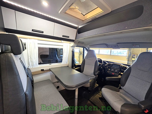 Sun Living V65SL by Adria | Lav km / Ny reg-reim / Langsgående senger / Solcelle / Hengerfeste +++ 11 of 30