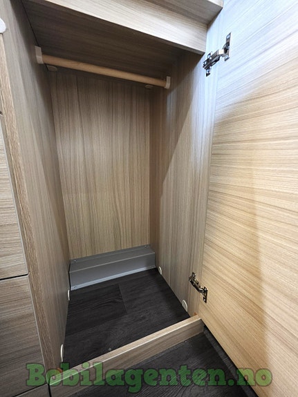 Sun Living V65SL by Adria | Lav km / Ny reg-reim / Langsgående senger / Solcelle / Hengerfeste +++ 24 of 30