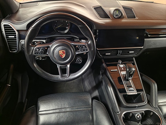Porsche Cayenne 15 of 30
