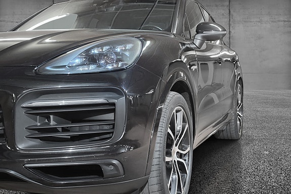 Porsche Cayenne 4 of 30