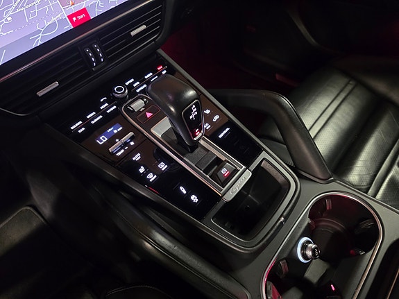 Porsche Cayenne 26 of 30