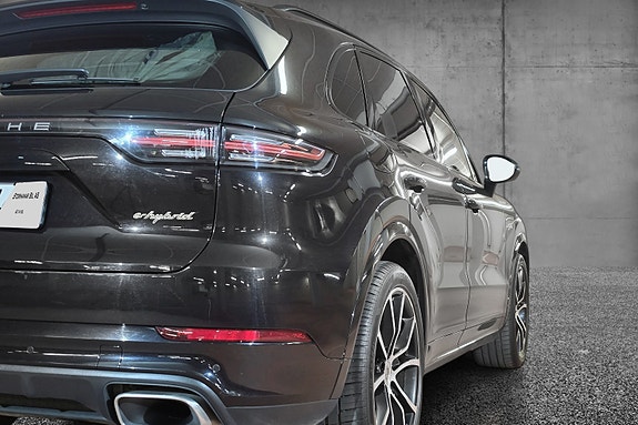Porsche Cayenne 10 of 30