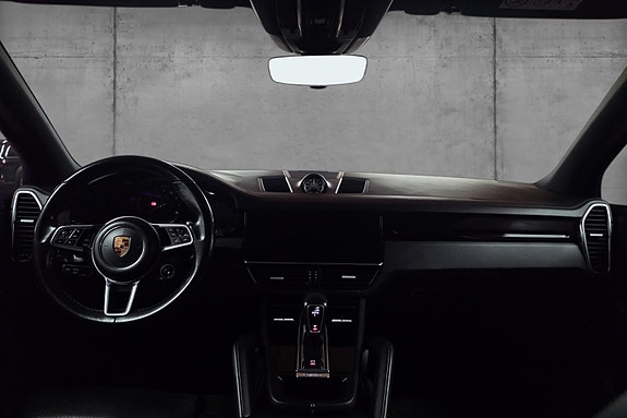 Porsche Cayenne 14 of 30