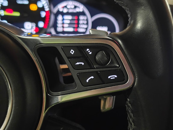 Porsche Cayenne 23 of 30