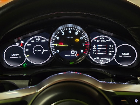 Porsche Cayenne 19 of 30
