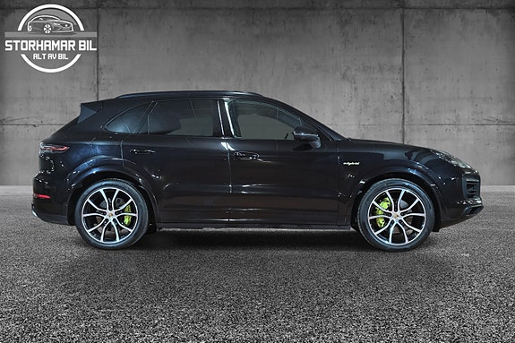 Porsche Cayenne 12 of 30