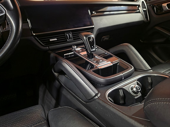 Porsche Cayenne 25 of 30
