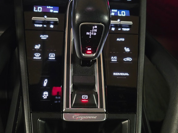 Porsche Cayenne 27 of 30