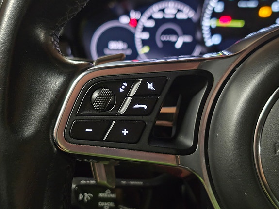 Porsche Cayenne 22 of 30