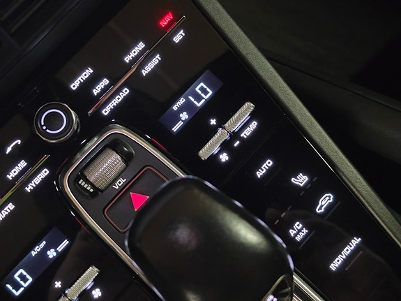 Porsche Cayenne 29 of 30