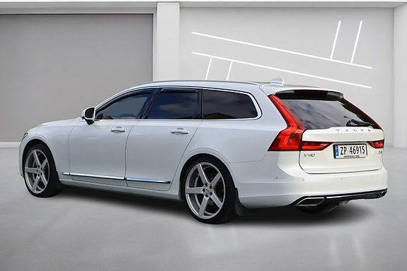 Volvo V90 2 of 28