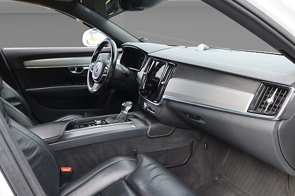 Volvo V90 24 of 28