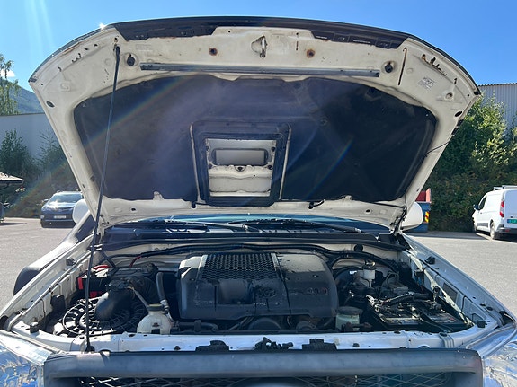 Toyota HiLux 19 of 29
