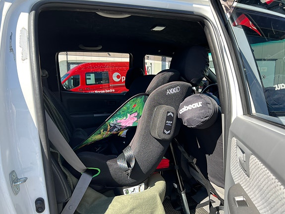 Toyota HiLux 17 of 29