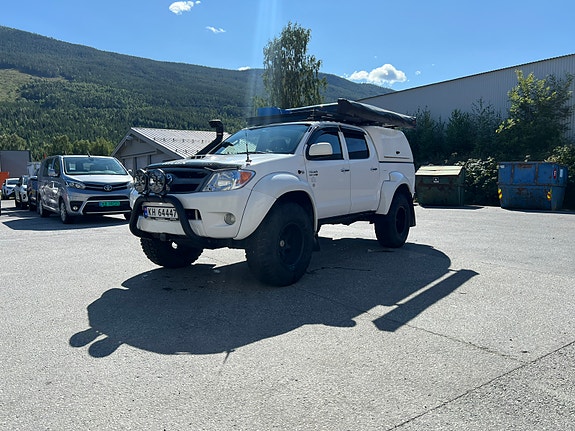 Toyota HiLux 3 of 29