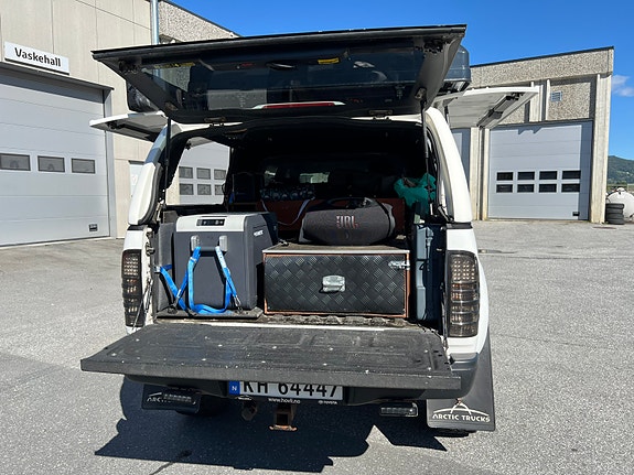 Toyota HiLux 14 of 29