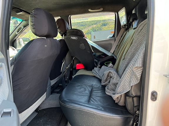 Toyota HiLux 16 of 29