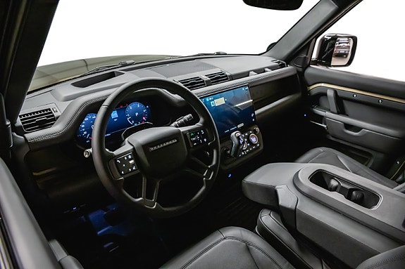 Land Rover Defender 110 4 of 30