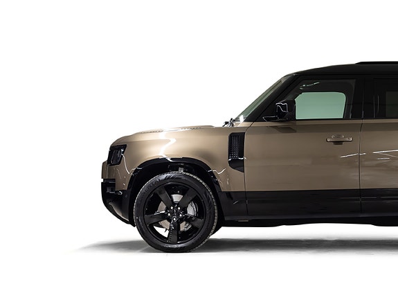 Land Rover Defender 110 8 of 30
