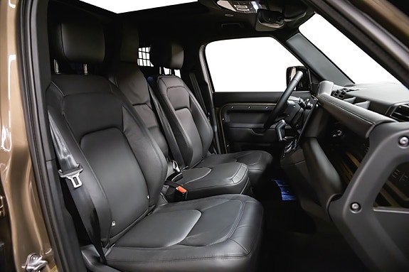 Land Rover Defender 110 20 of 30