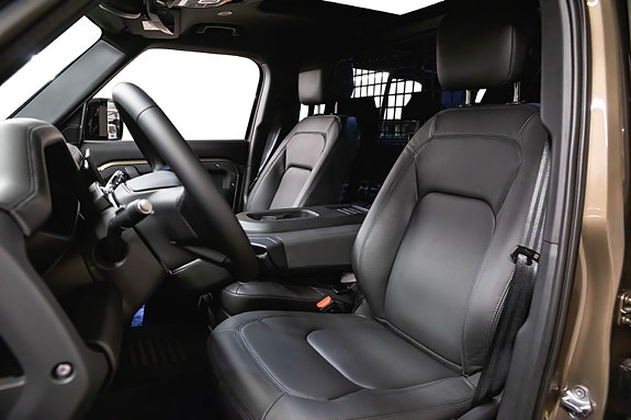 Land Rover Defender 110 3 of 30