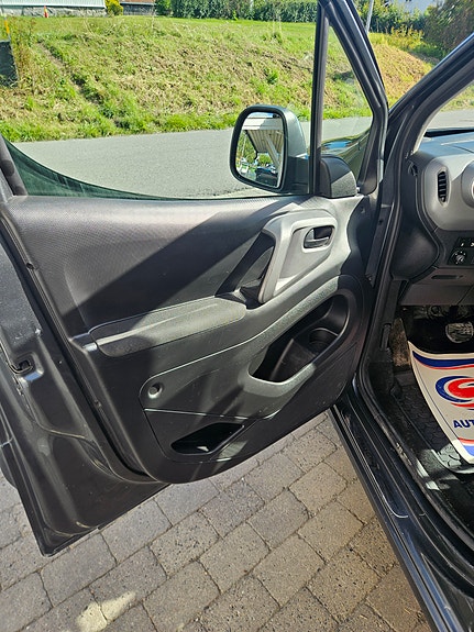 Peugeot e-Partner 16 of 26