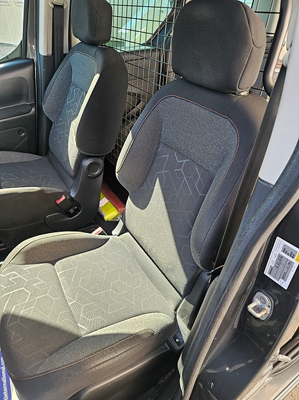 Peugeot e-Partner 17 of 26