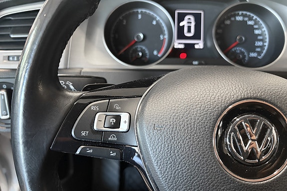 Volkswagen Golf VII 13 of 29