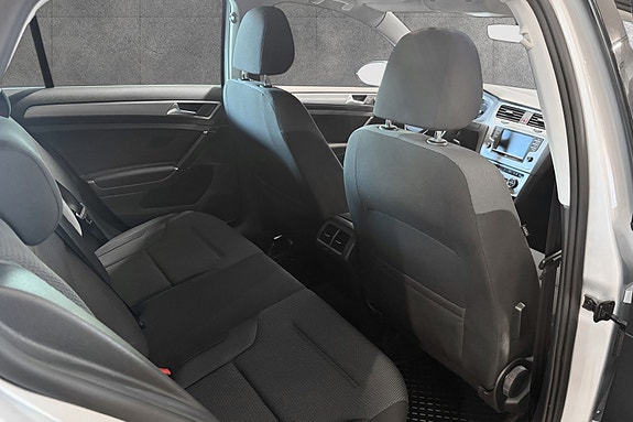 Volkswagen Golf VII 24 of 29