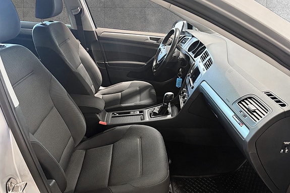 Volkswagen Golf VII 25 of 29