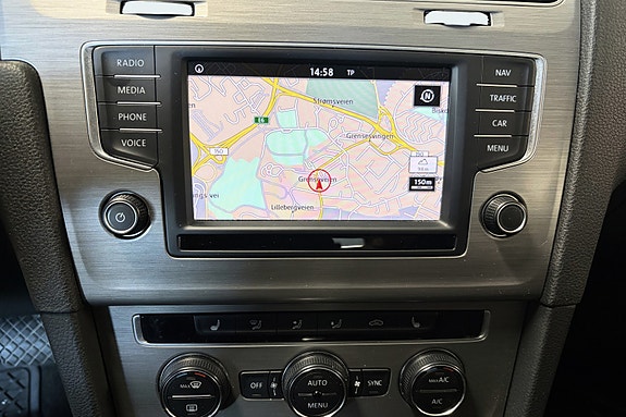 Volkswagen Golf VII 19 of 29