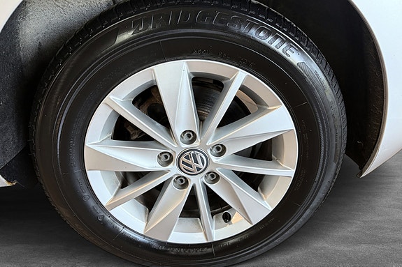 Volkswagen Golf VII 27 of 29