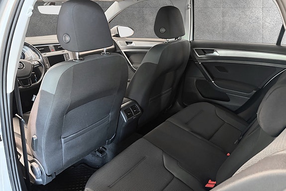 Volkswagen Golf VII 22 of 29