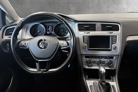Volkswagen Golf VII 12 of 29
