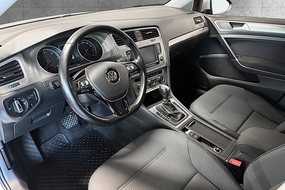 Volkswagen Golf VII 10 of 29