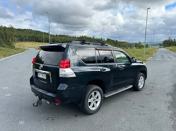Toyota Land Cruiser 4 of 14