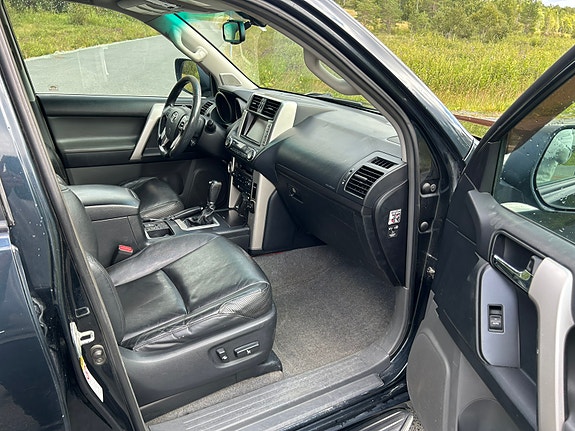 Toyota Land Cruiser 7 of 14
