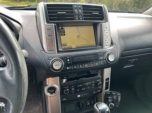 Toyota Land Cruiser 12 of 14