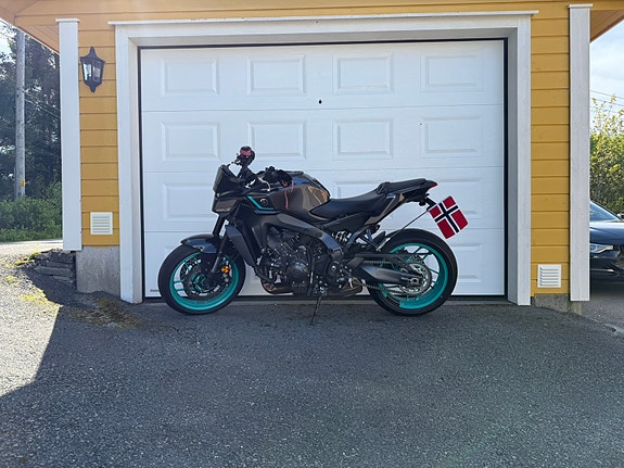 Yamaha MT-09 4 of 11