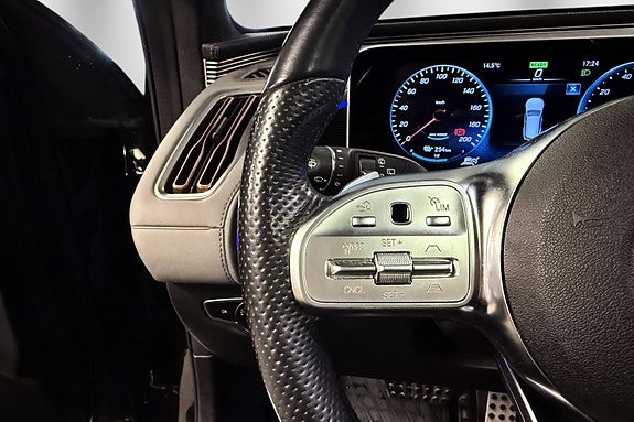 Mercedes-Benz EQC400 29 of 30