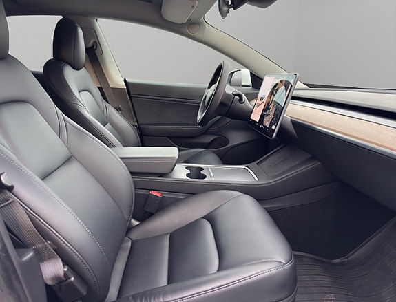 Tesla Model 3 10 of 13
