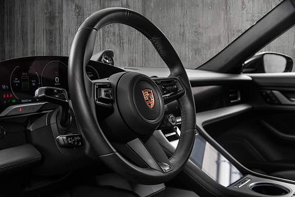 Porsche Taycan 4S 28 of 30