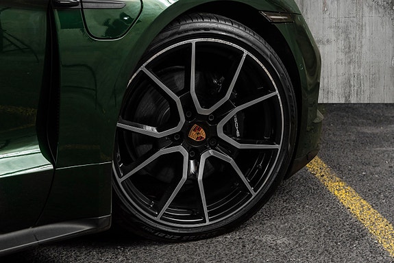 Porsche Taycan 4S 20 of 30