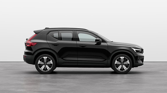 Volvo XC40 3 of 28