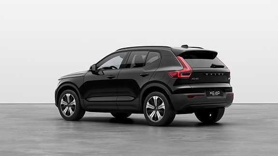 Volvo XC40 5 of 28