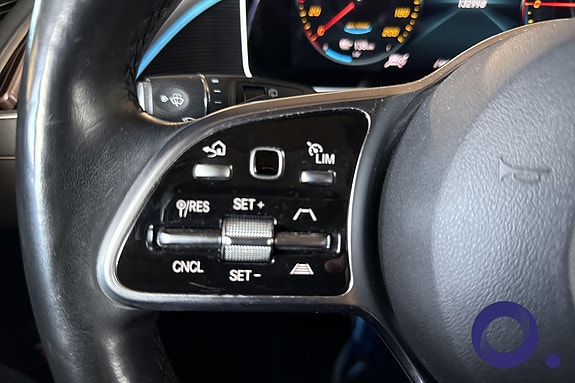 Mercedes-Benz EQC400 24 of 30