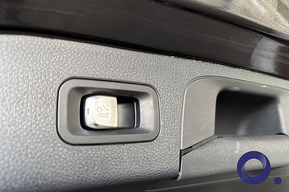 Mercedes-Benz EQC400 30 of 30