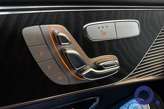 Mercedes-Benz EQC400 27 of 30